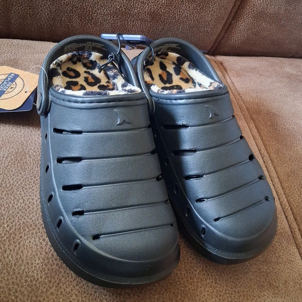Rugged Shark Kids' Black Clog Slip-Ons With Leopard Print Faux Fur Size 12